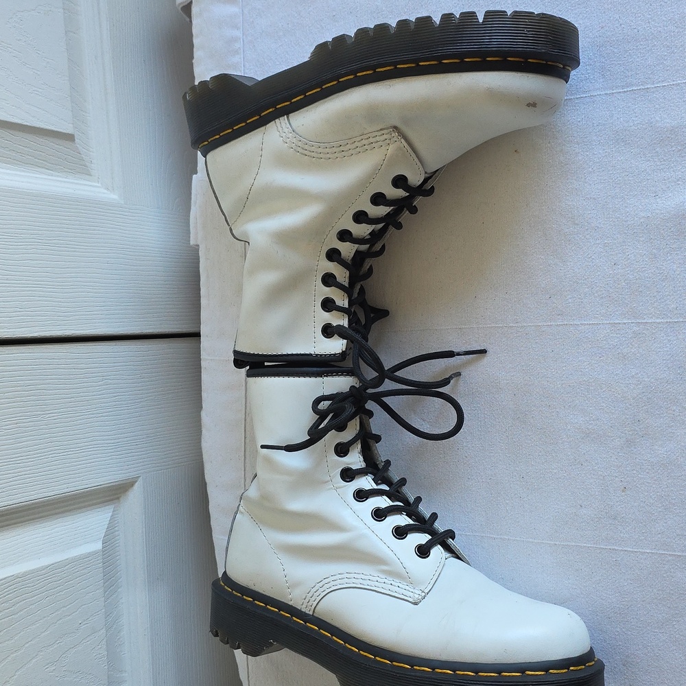 Dr. Martens White Boots with Black Soles Womens Size 7,  Mens Size 6 - Picture 12 of 17